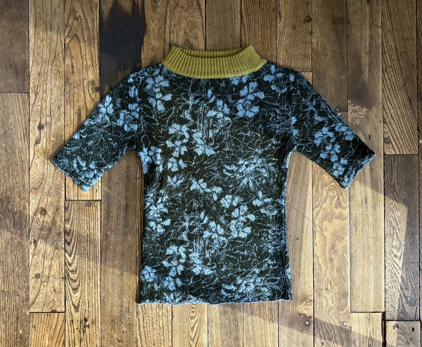 Sweater [Ribbed collar]