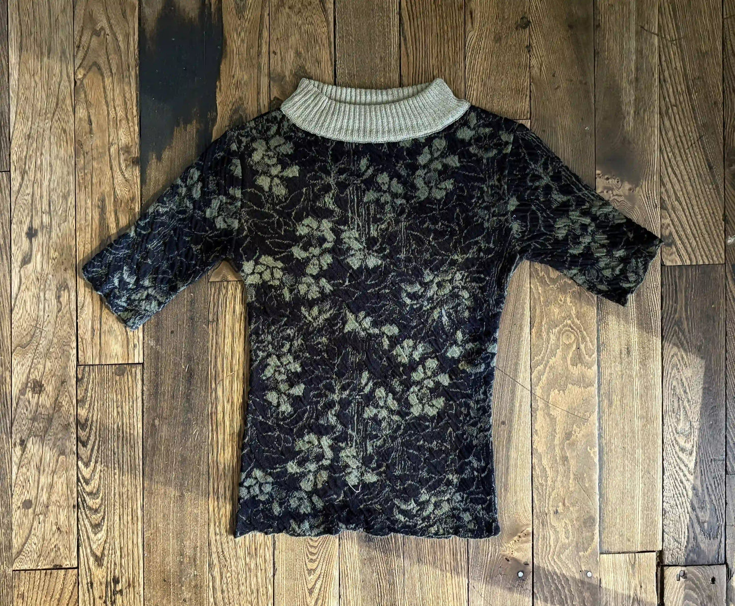 Sweater [Ribbed collar]